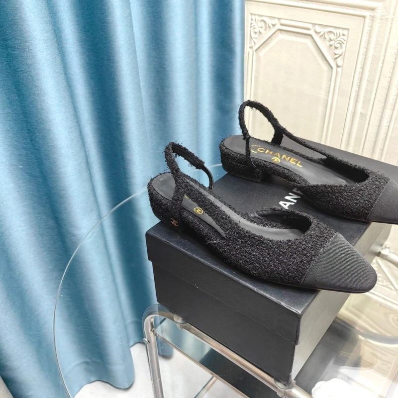Versatile Chxnxl Sandals 131300