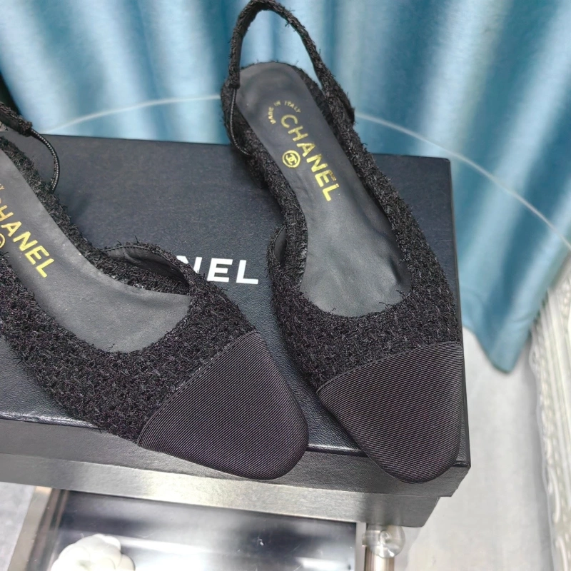 Versatile Chxnxl Sandals 131300
