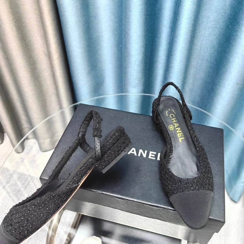 Versatile Chxnxl Sandals 131300