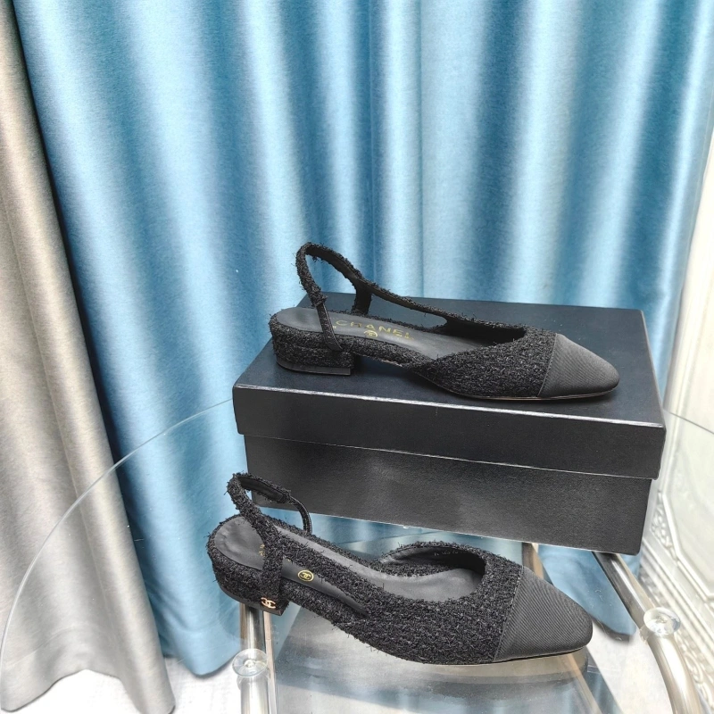 Versatile Chxnxl Sandals 131300