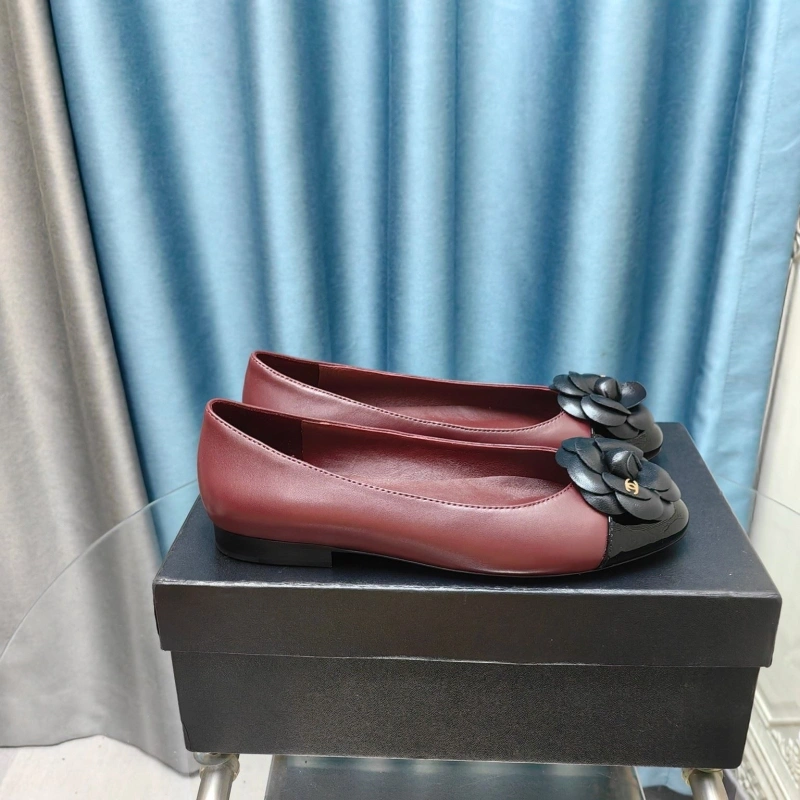 Bold Chxnxl Flat Shoes 131820