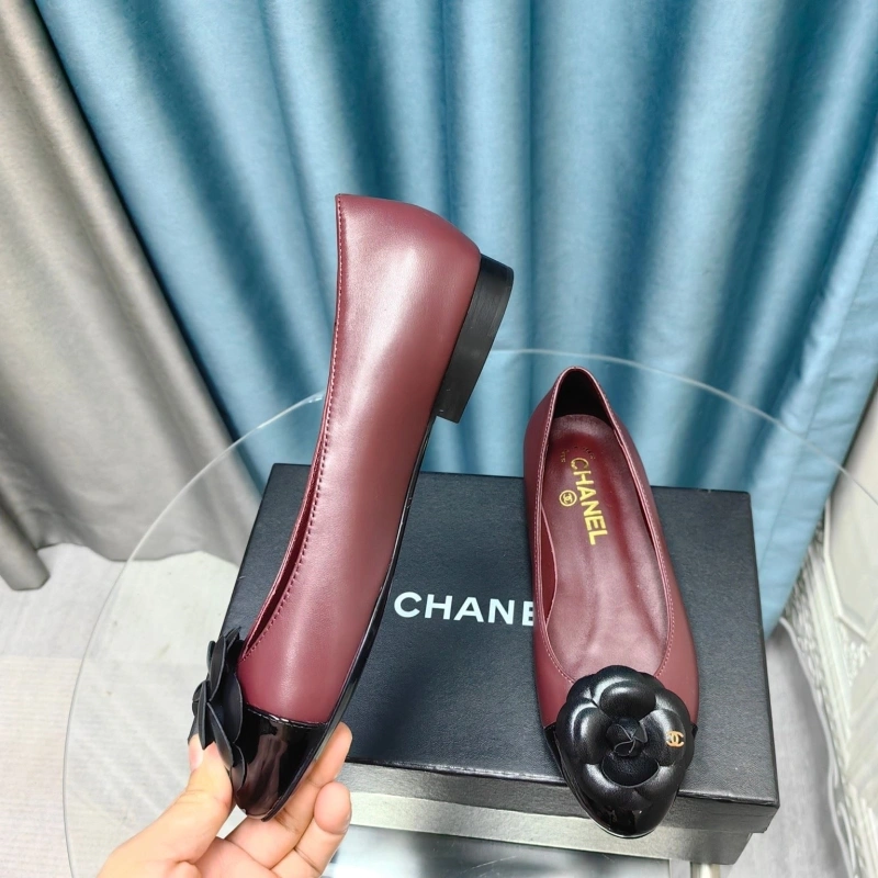 Bold Chxnxl Flat Shoes 131820