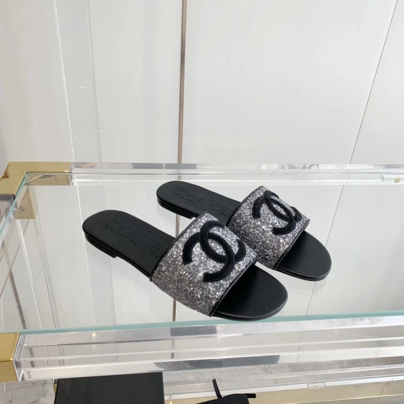 Stylish Chxnxl Slippers 130696