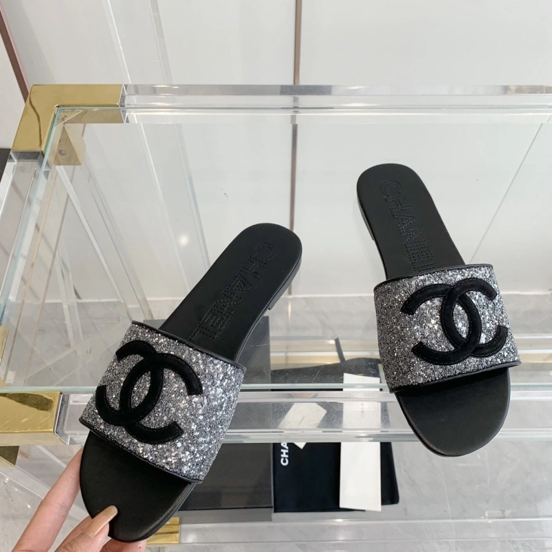 Stylish Chxnxl Slippers 130696
