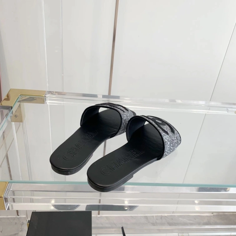 Stylish Chxnxl Slippers 130696