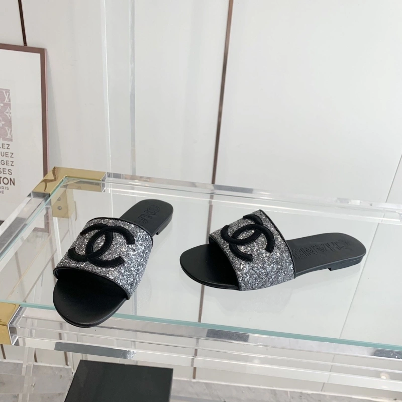 Stylish Chxnxl Slippers 130696