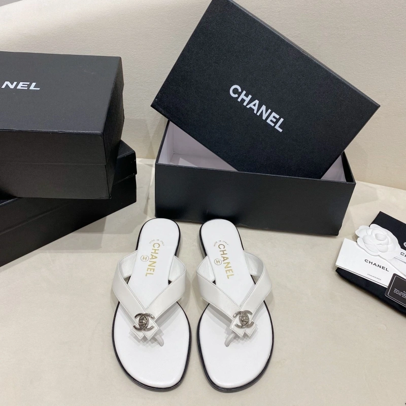 Sleek Chxnxl Slippers 130682