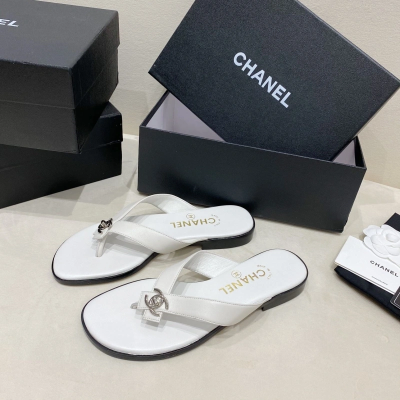Sleek Chxnxl Slippers 130682