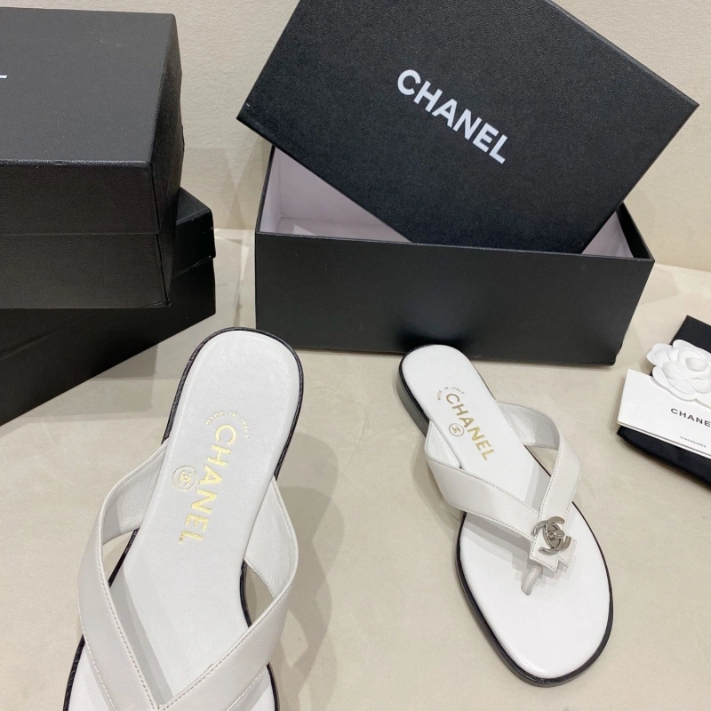 Sleek Chxnxl Slippers 130682