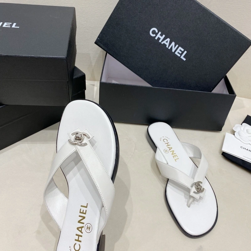 Sleek Chxnxl Slippers 130682