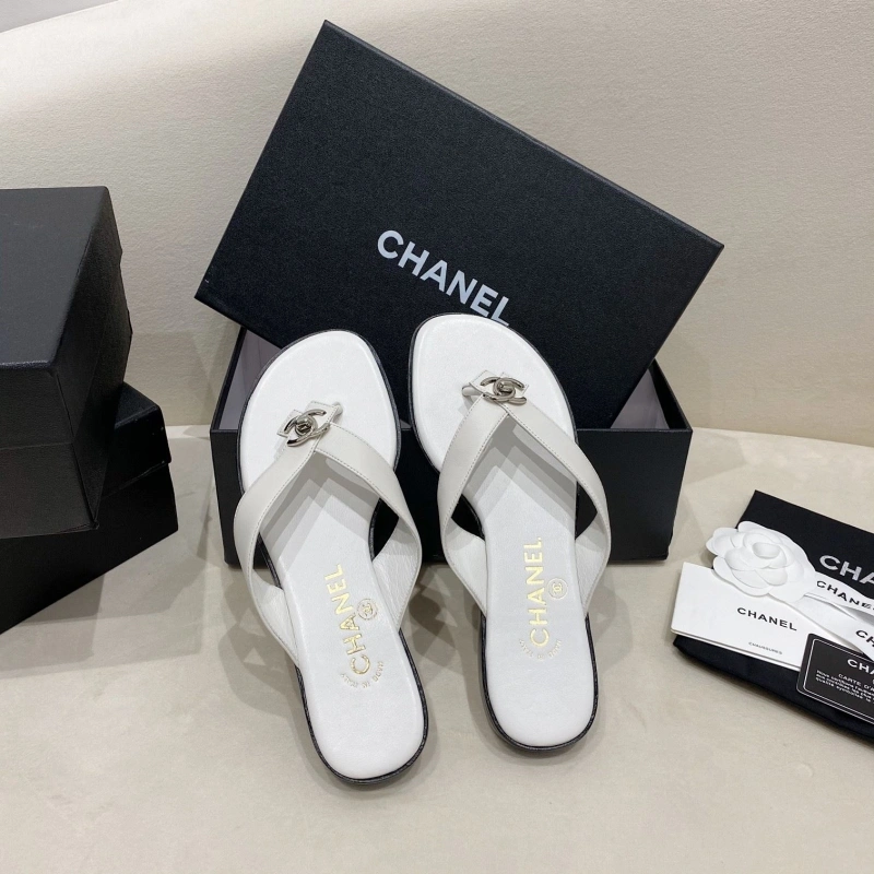Sleek Chxnxl Slippers 130682
