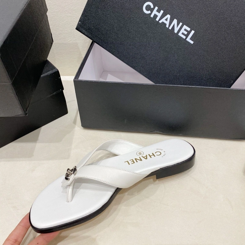 Sleek Chxnxl Slippers 130682