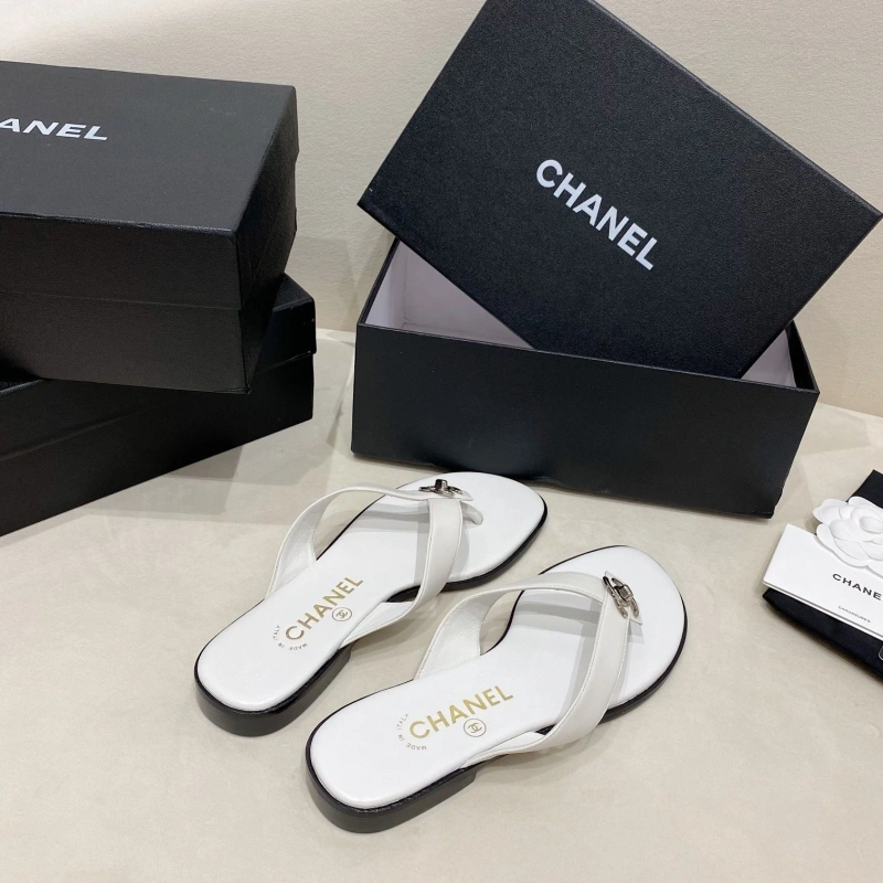 Sleek Chxnxl Slippers 130682