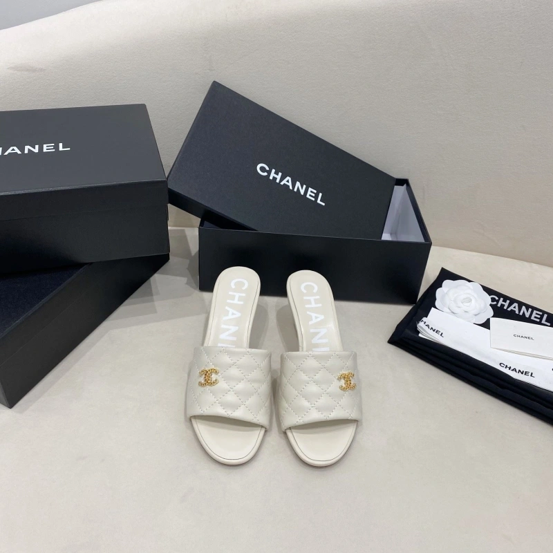 Minimalist Chxnxl Slippers 130679
