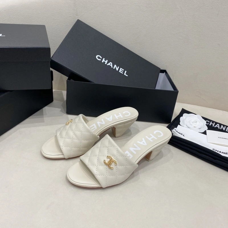 Minimalist Chxnxl Slippers 130679