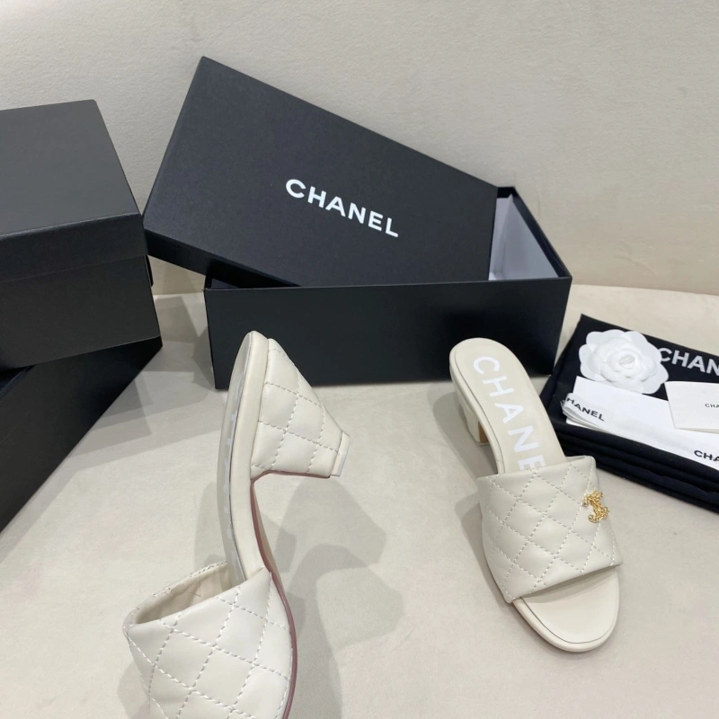 Minimalist Chxnxl Slippers 130679