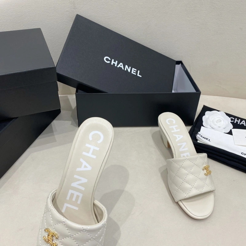 Minimalist Chxnxl Slippers 130679