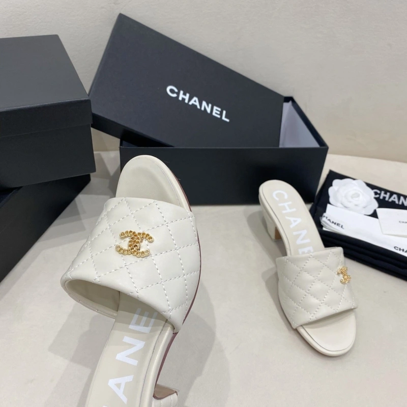 Minimalist Chxnxl Slippers 130679