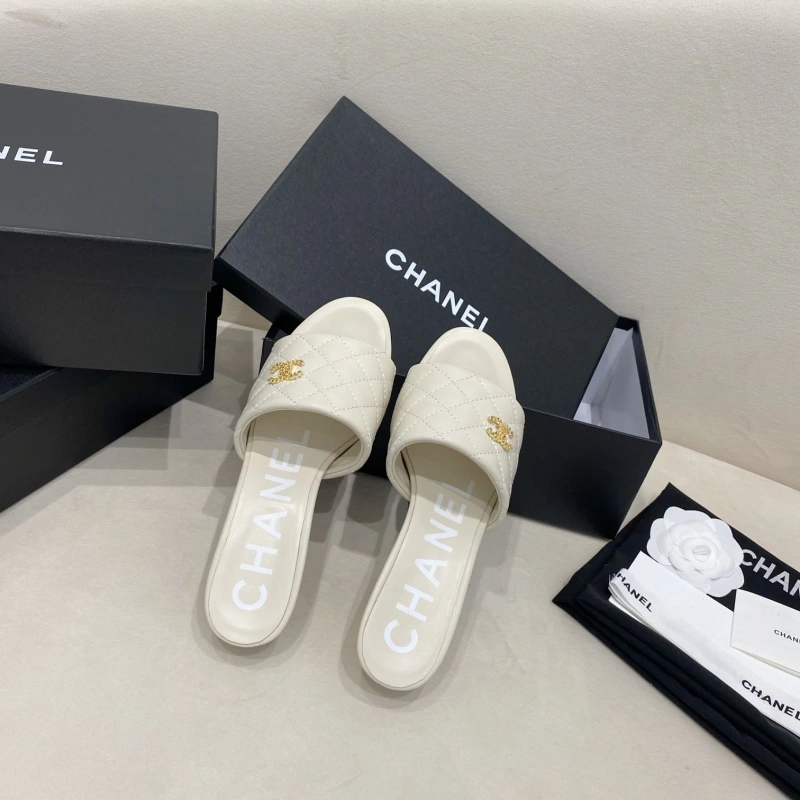 Minimalist Chxnxl Slippers 130679