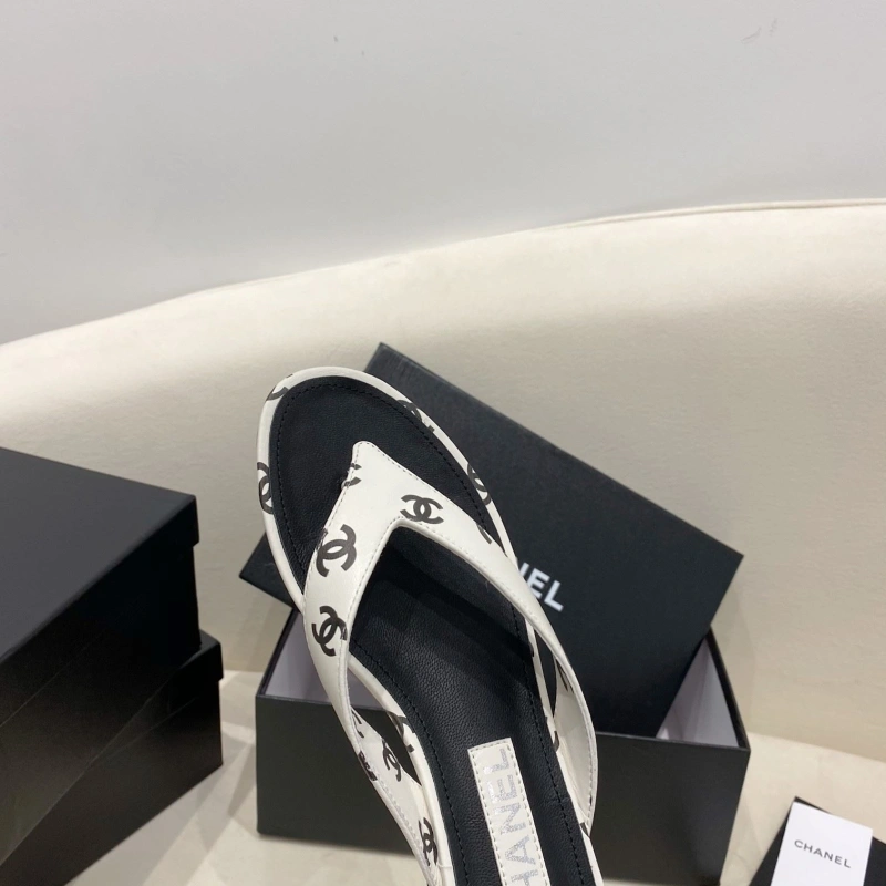 Breathable Chxnxl Slippers 130675