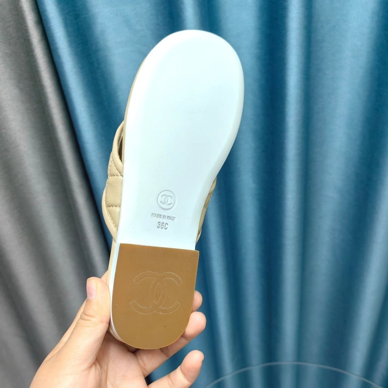 Fashionable Chxnxl Slippers 130661