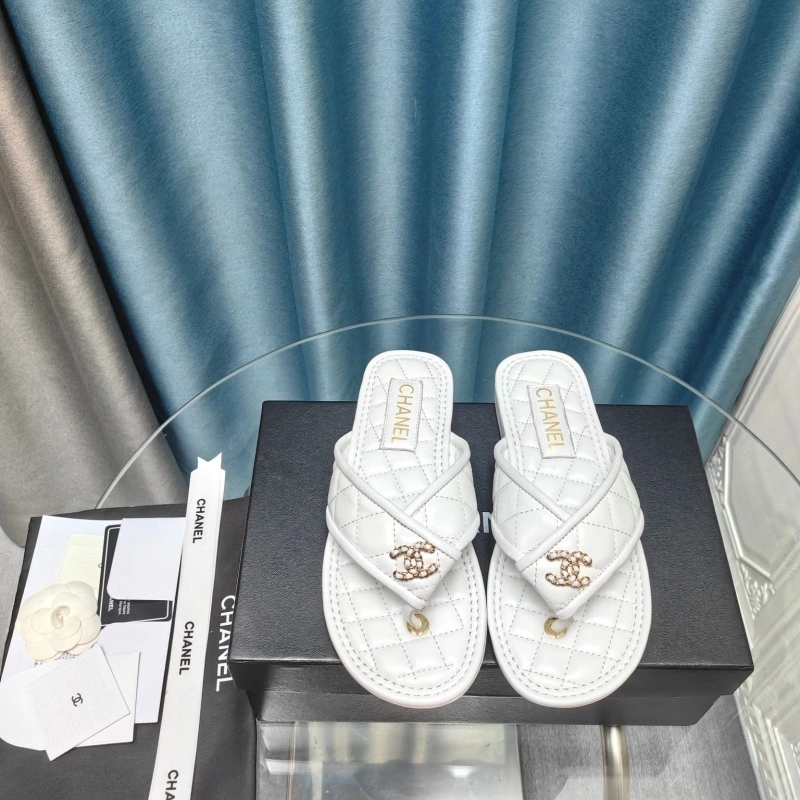 WellDesigned Chxnxl Slippers 130654