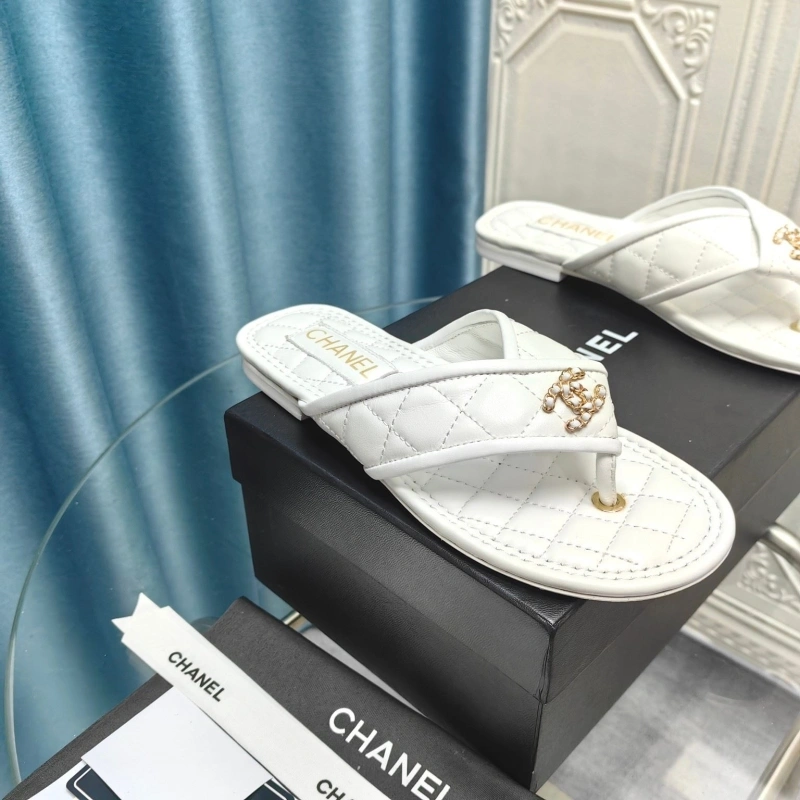 WellDesigned Chxnxl Slippers 130654