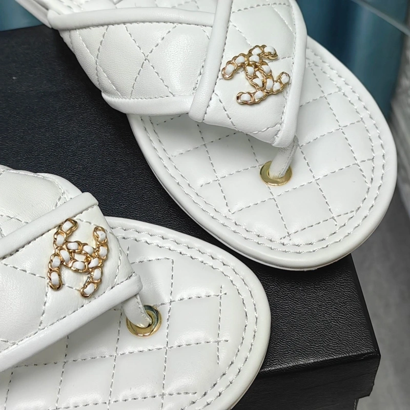 WellDesigned Chxnxl Slippers 130654