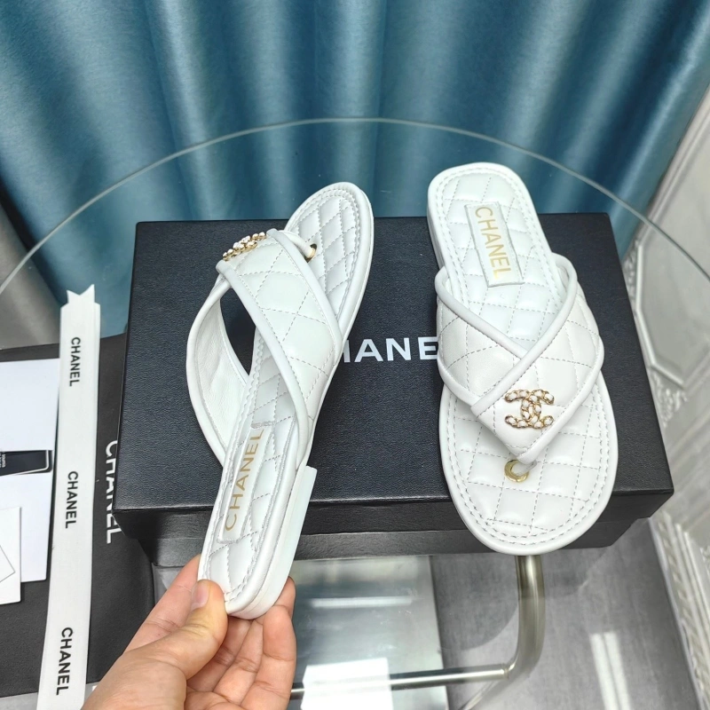 WellDesigned Chxnxl Slippers 130654