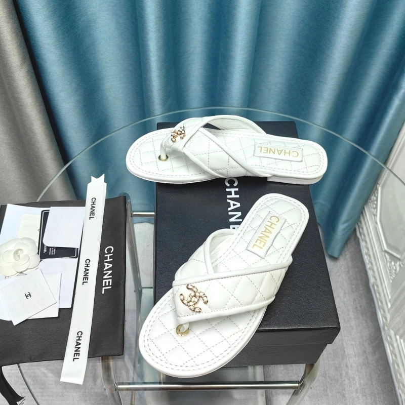WellDesigned Chxnxl Slippers 130654
