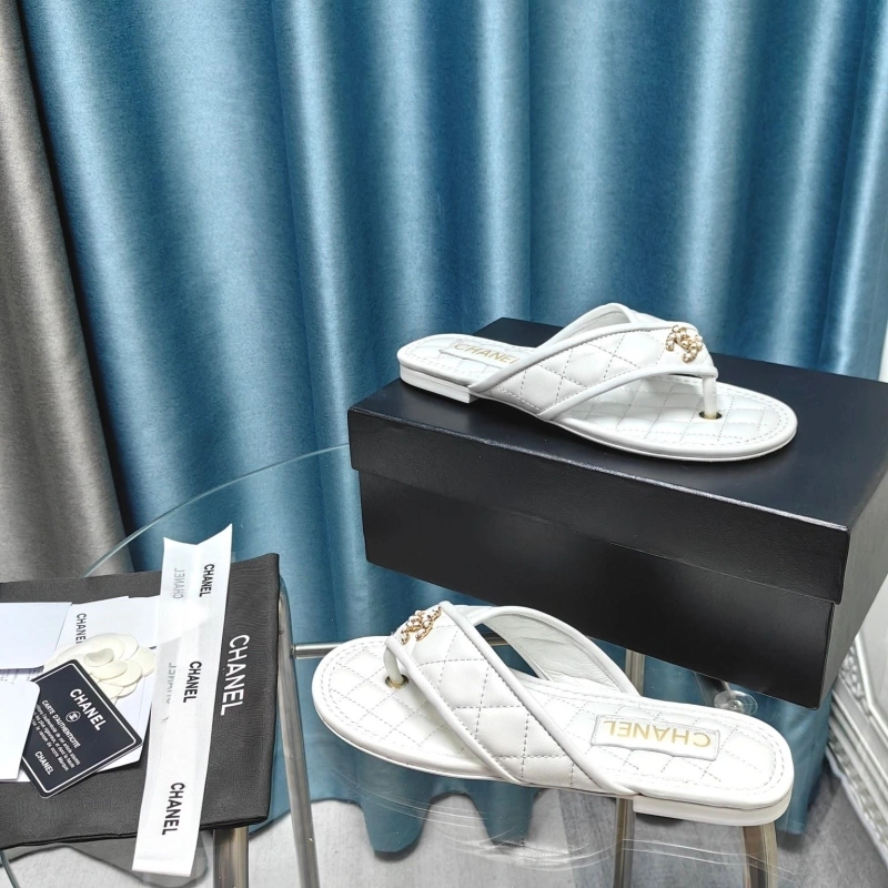WellDesigned Chxnxl Slippers 130654