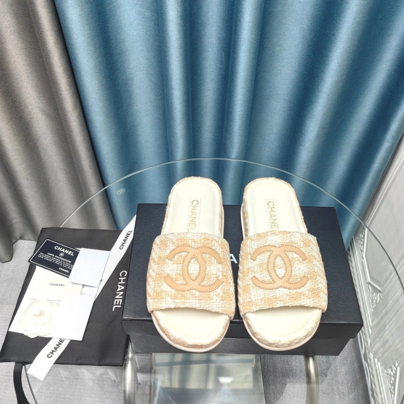Trendy Chxnxl Slippers 130656