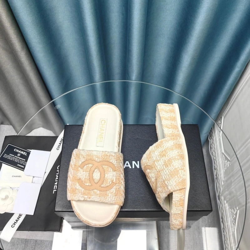 Trendy Chxnxl Slippers 130656