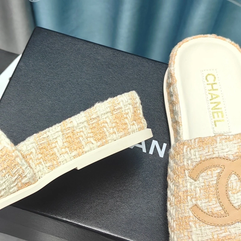 Trendy Chxnxl Slippers 130656