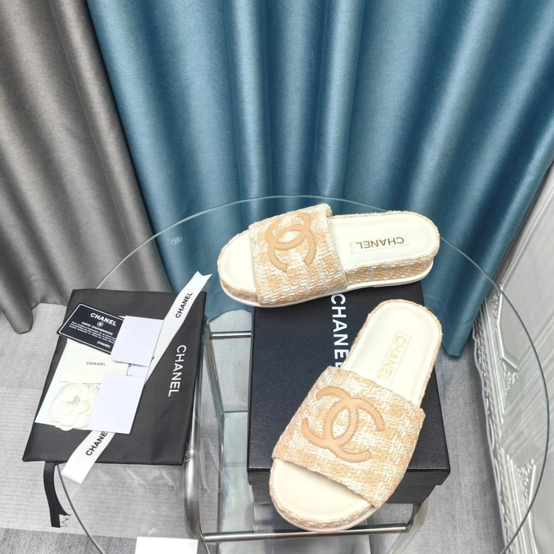 Trendy Chxnxl Slippers 130656