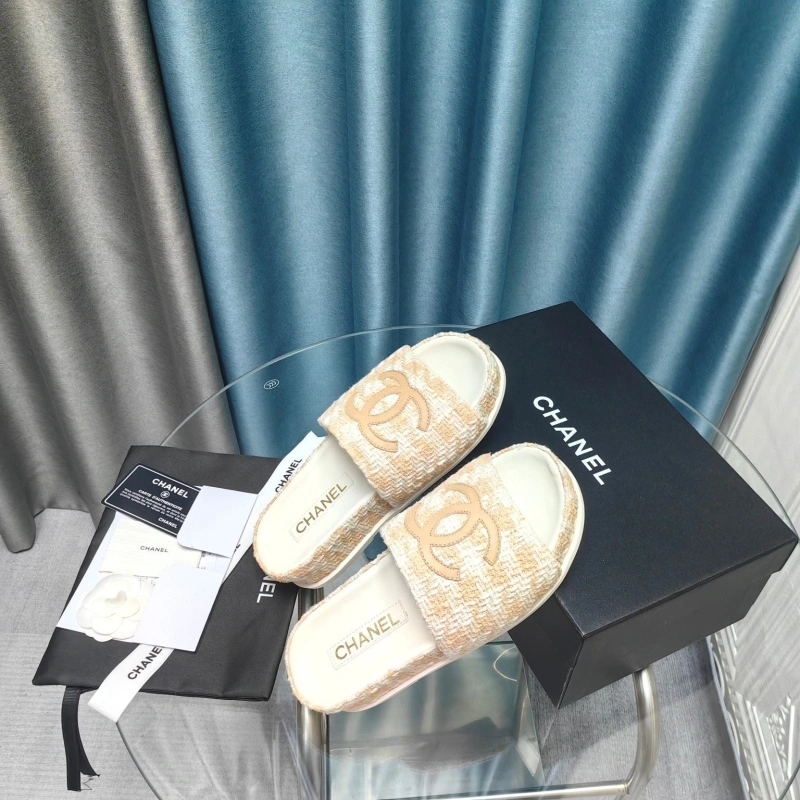 Trendy Chxnxl Slippers 130656
