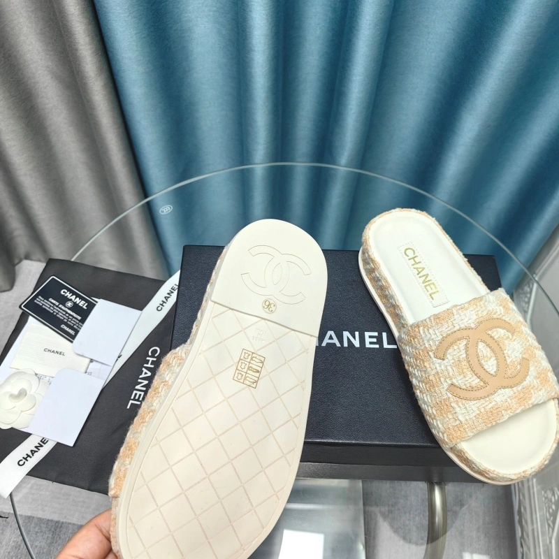Trendy Chxnxl Slippers 130656