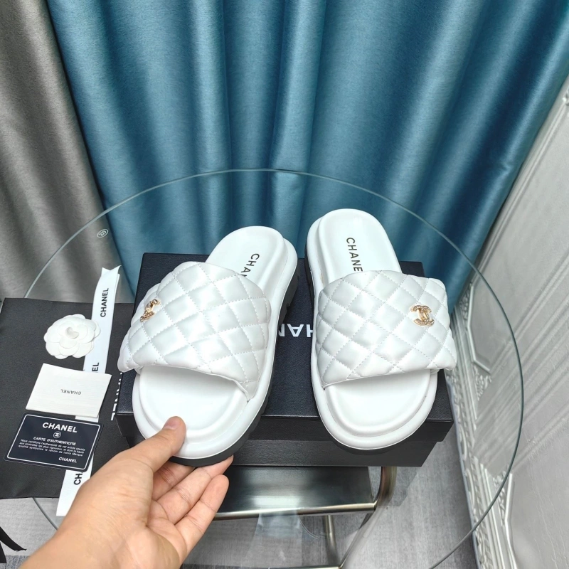 EyeCatching Chxnxl Slippers 130634