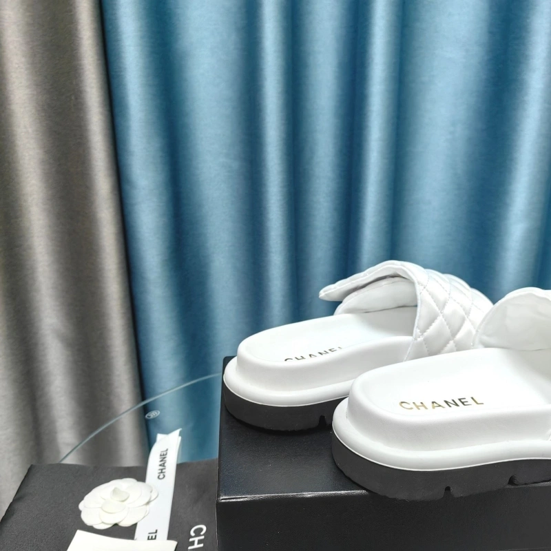EyeCatching Chxnxl Slippers 130634