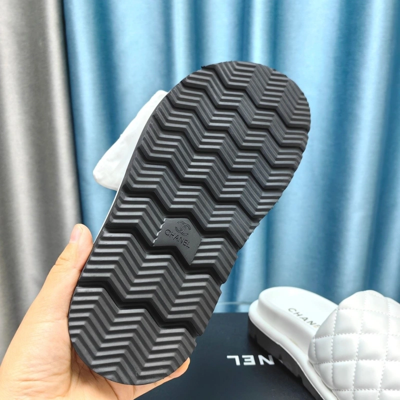 EyeCatching Chxnxl Slippers 130634