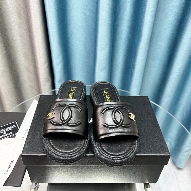 EyeCatching Chxnxl Slippers 130648