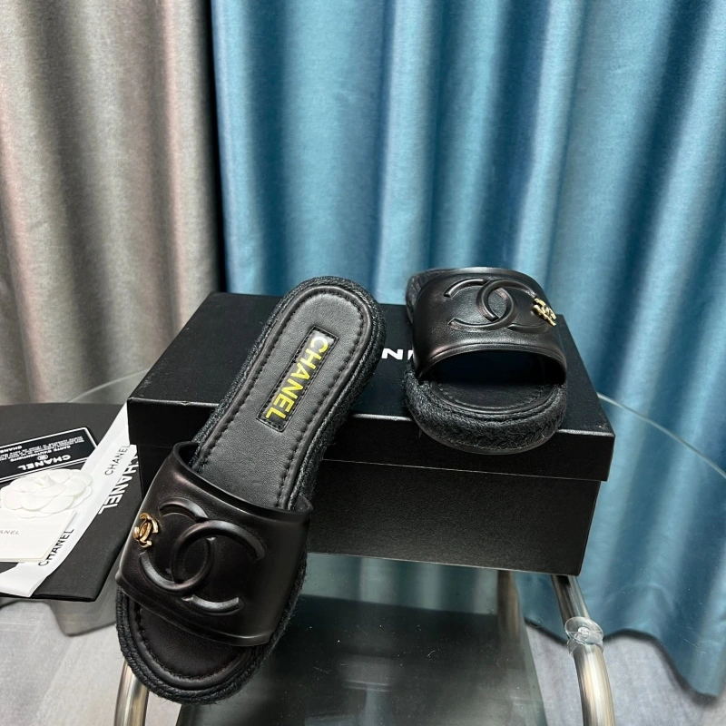 EyeCatching Chxnxl Slippers 130648