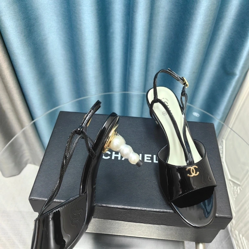 Versatile Chxnxl Sandals 131170