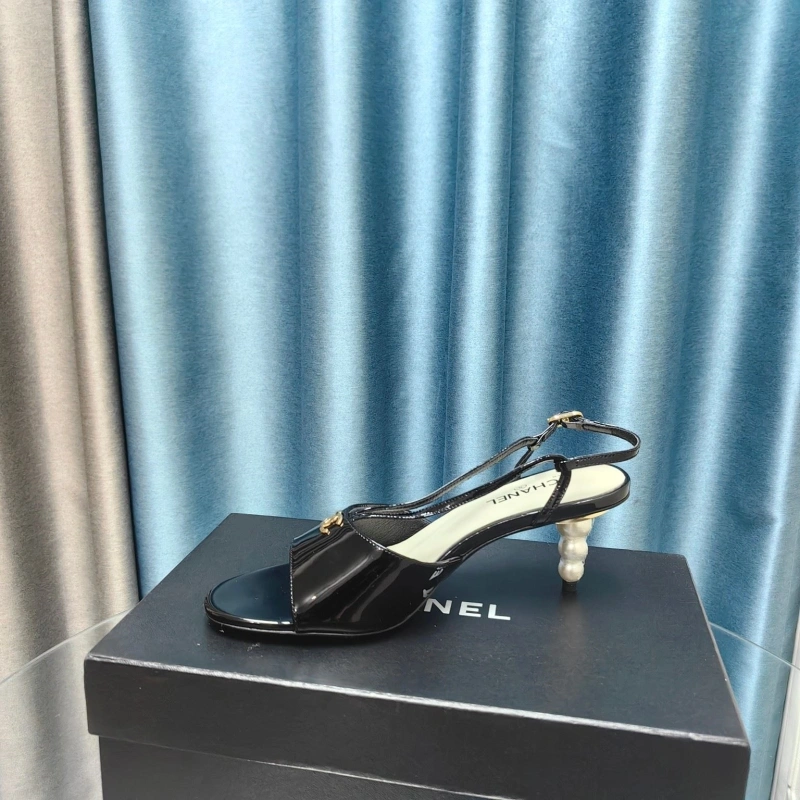 Versatile Chxnxl Sandals 131170