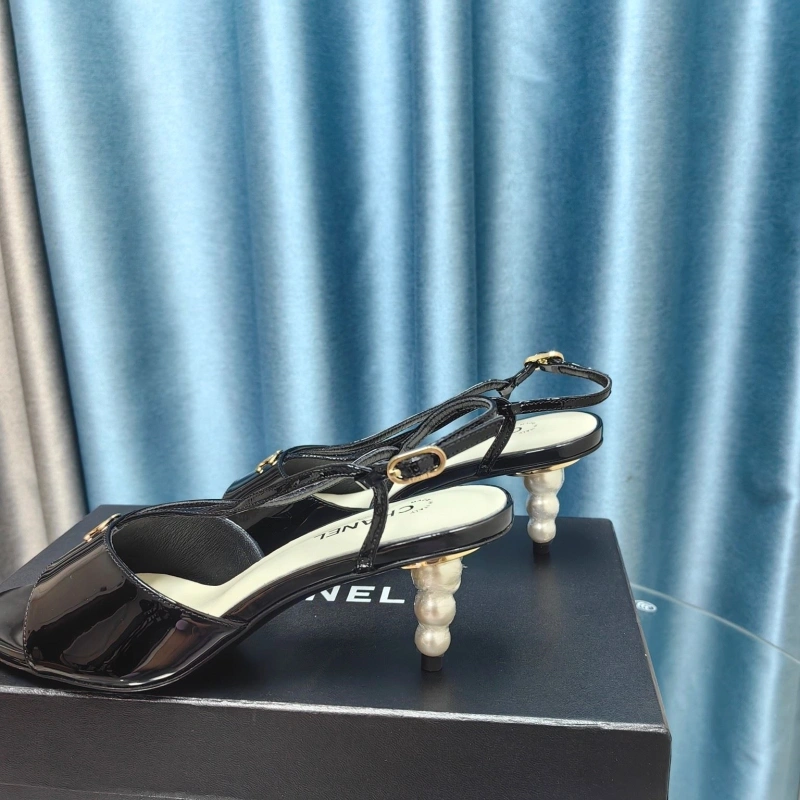 Versatile Chxnxl Sandals 131170