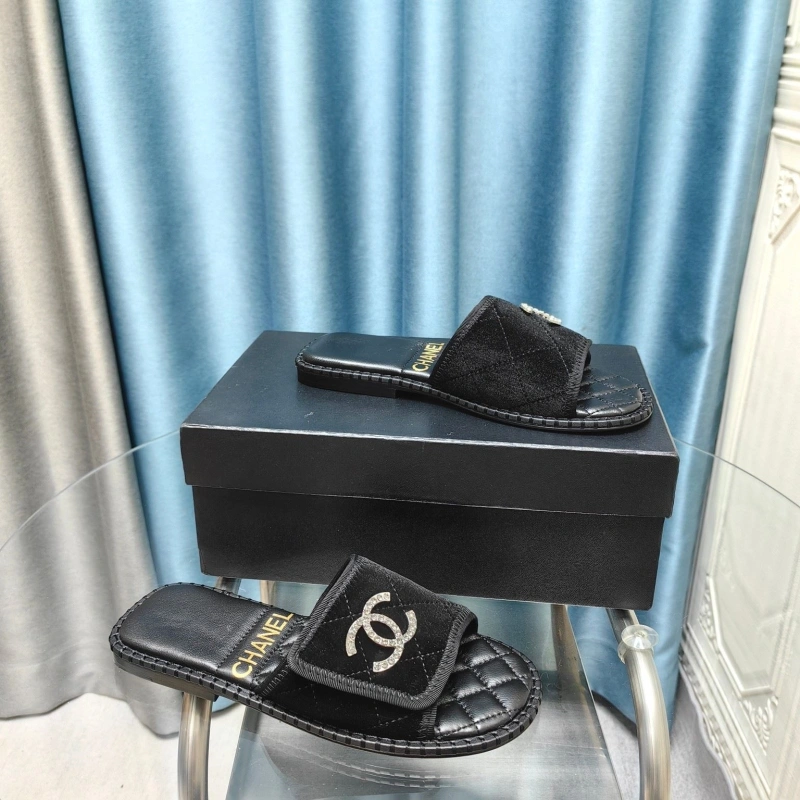 Timeless Chxnxl Slippers 130625