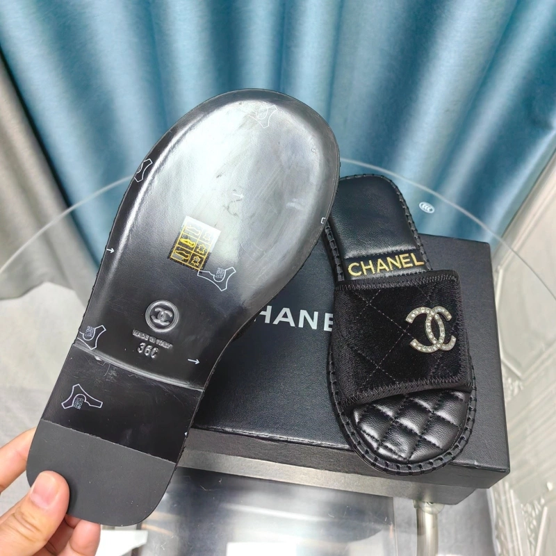 Timeless Chxnxl Slippers 130625