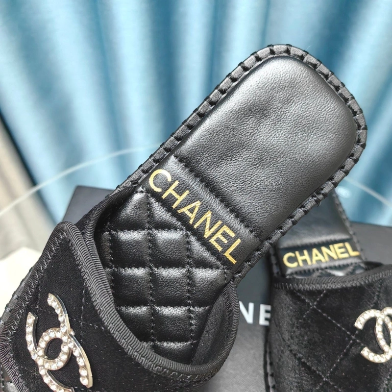 Timeless Chxnxl Slippers 130625