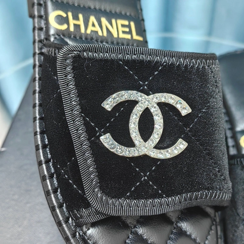 Timeless Chxnxl Slippers 130625