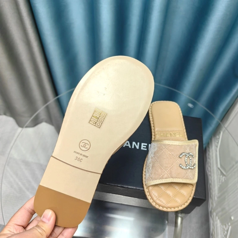 Flexible Chxnxl Slippers 130622
